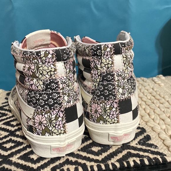 NWT Hi-Top Floral Vans - Picture 2 of 4
